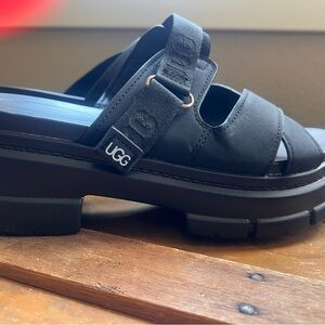 UGG Ashton Platform Women’s Sandal